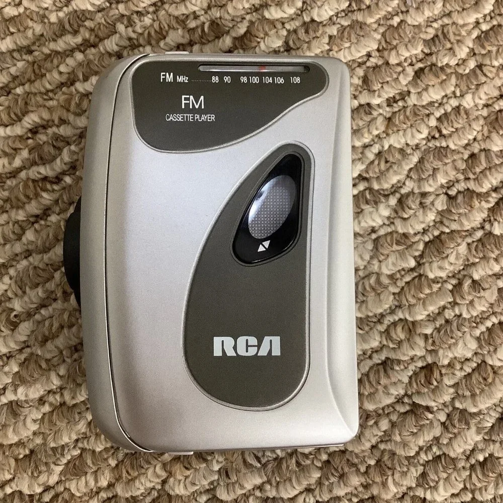 RCA FM Radio Cassette Player Portable With Belt Clip RCP268 NEW without box